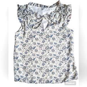 Rose+Olive blouse. White with a flower pattern. Size S